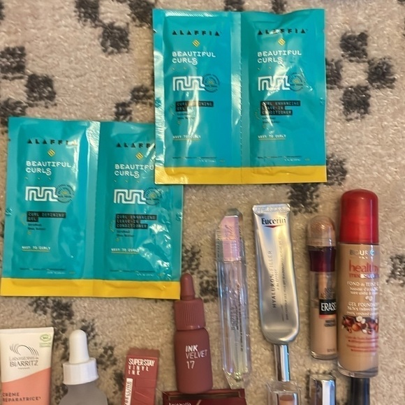 Makeup bundle - Picture 2 of 3